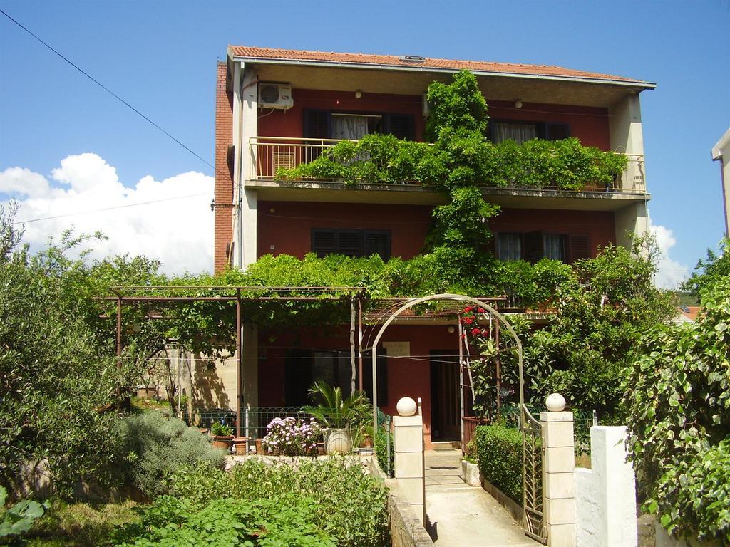 Apartments Srhoj Stari Grad  Exterior foto