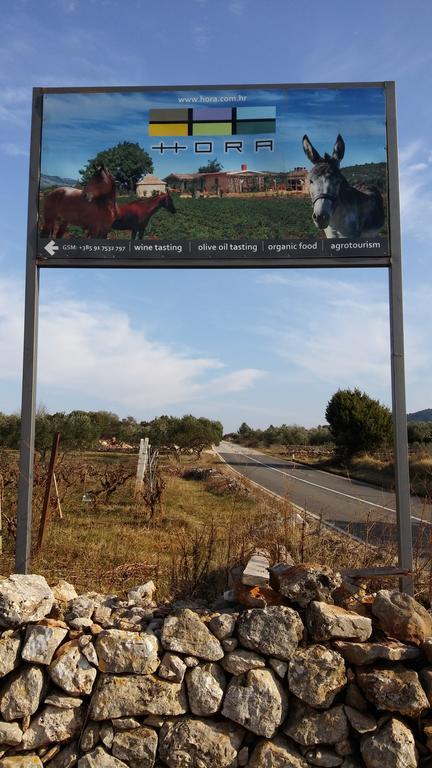 Apartments Srhoj Stari Grad  Exterior foto