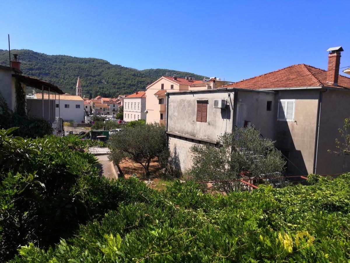 Apartments Srhoj Stari Grad  Exterior foto